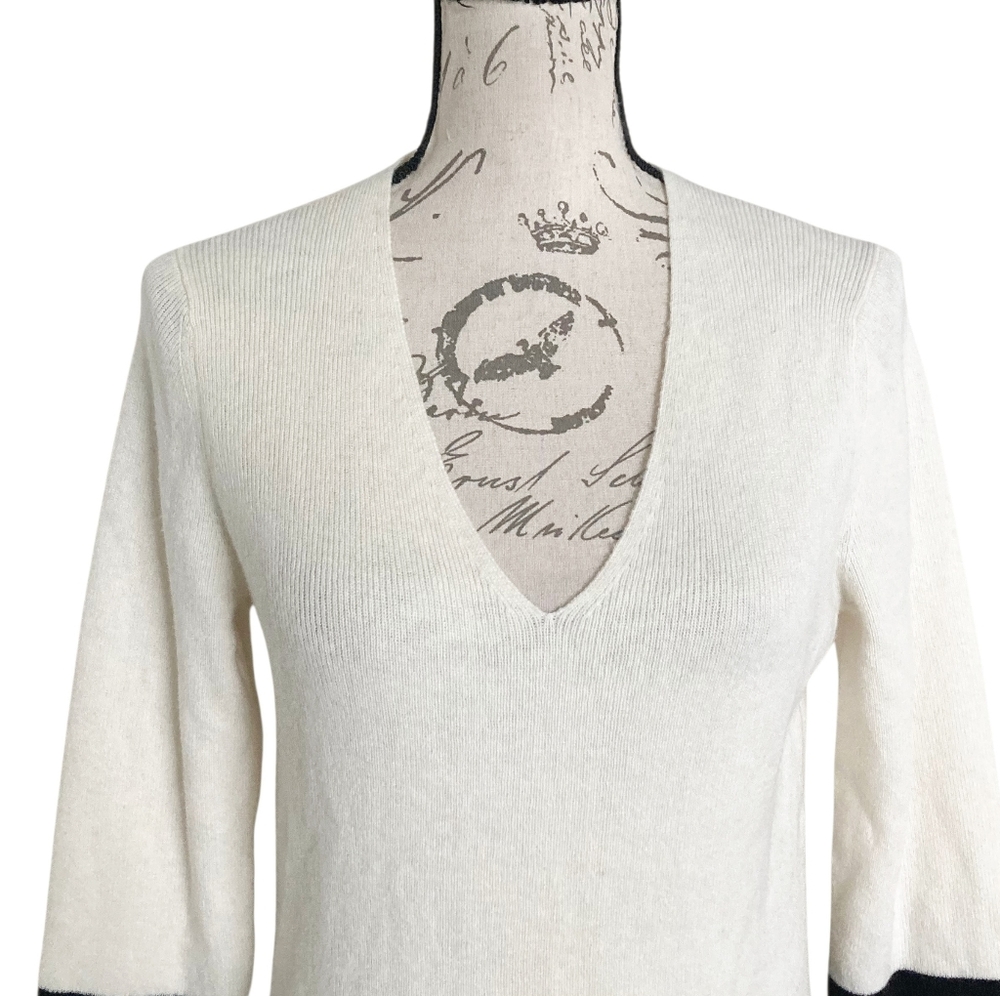 Banana Republic Cashmere wool blend V neck peplum sweater L minimalist feminine - Picture 5 of 15